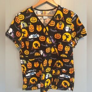 WOMENS peanuts Halloween scrub top. LIKE NEW
